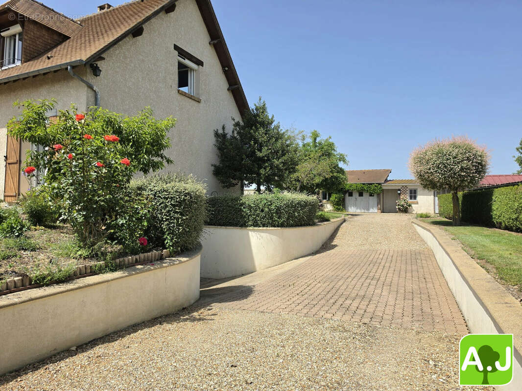 Maison à EZY-SUR-EURE