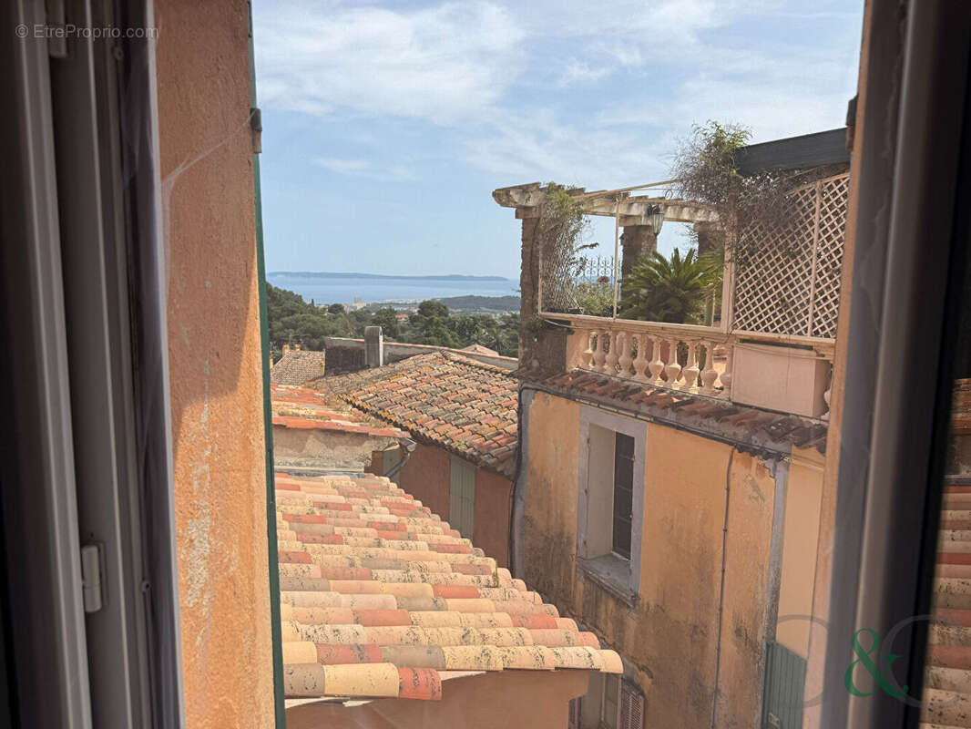 Appartement à BORMES-LES-MIMOSAS