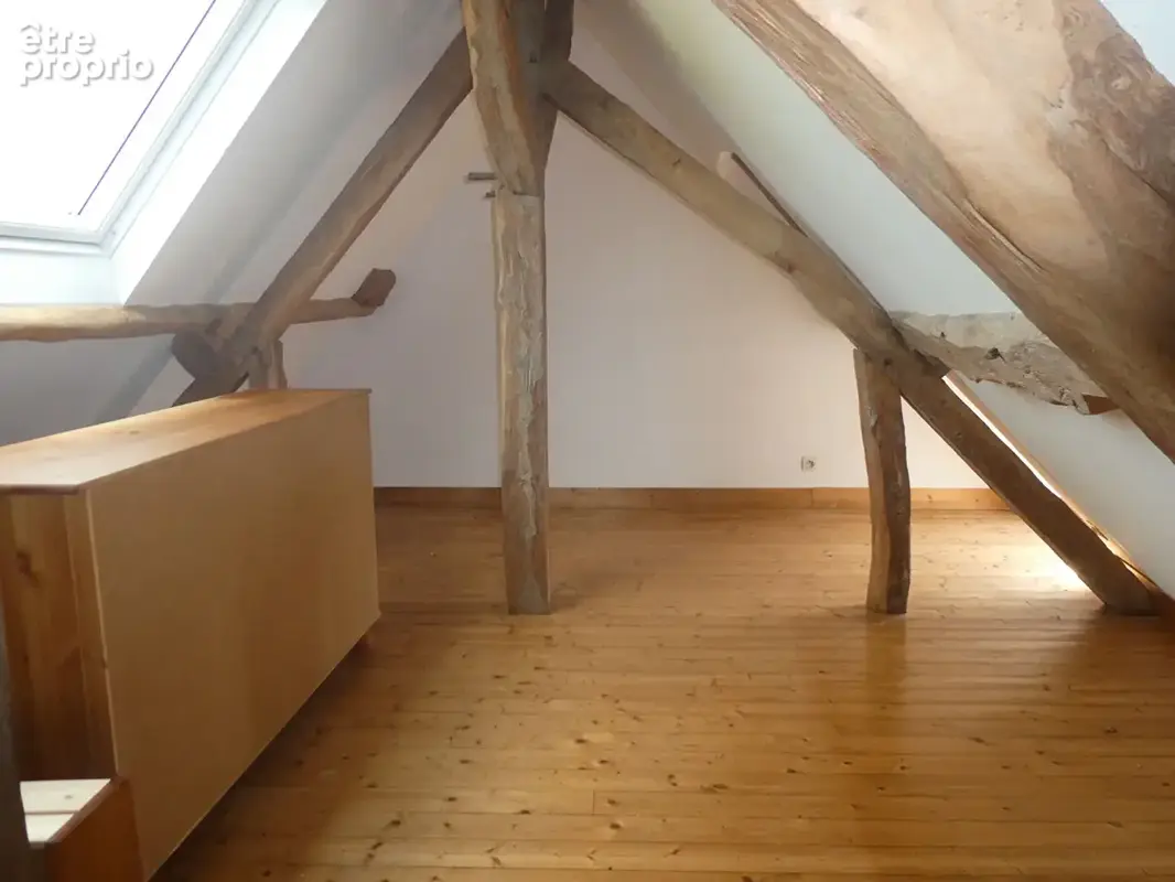 Maison Pont L Eveque, 2 chambres et grenier sur la totalité, travaux à prévoir. - photo 4