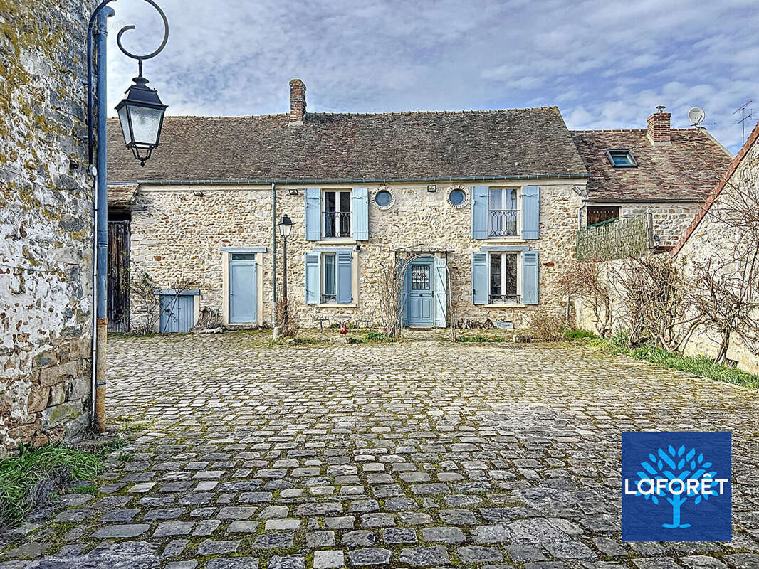 Maison à SAINT-MARTIN-EN-BIERE