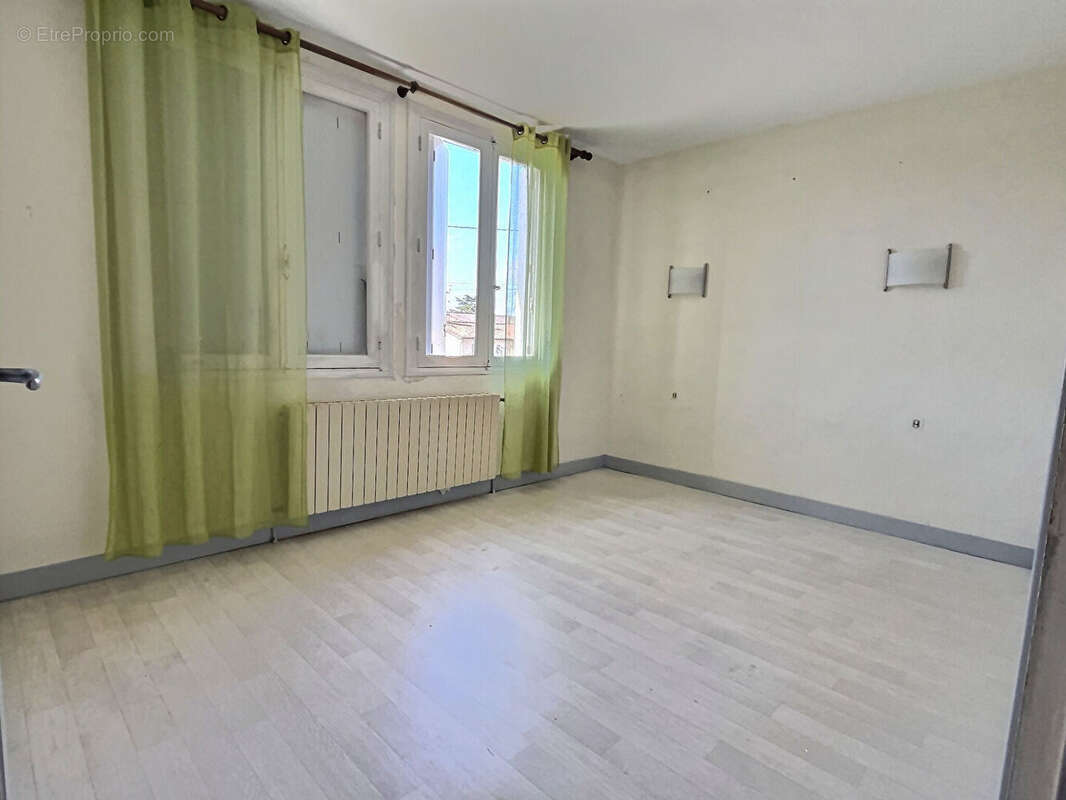 À vendre - Maison avec jardin et garage - photo 4