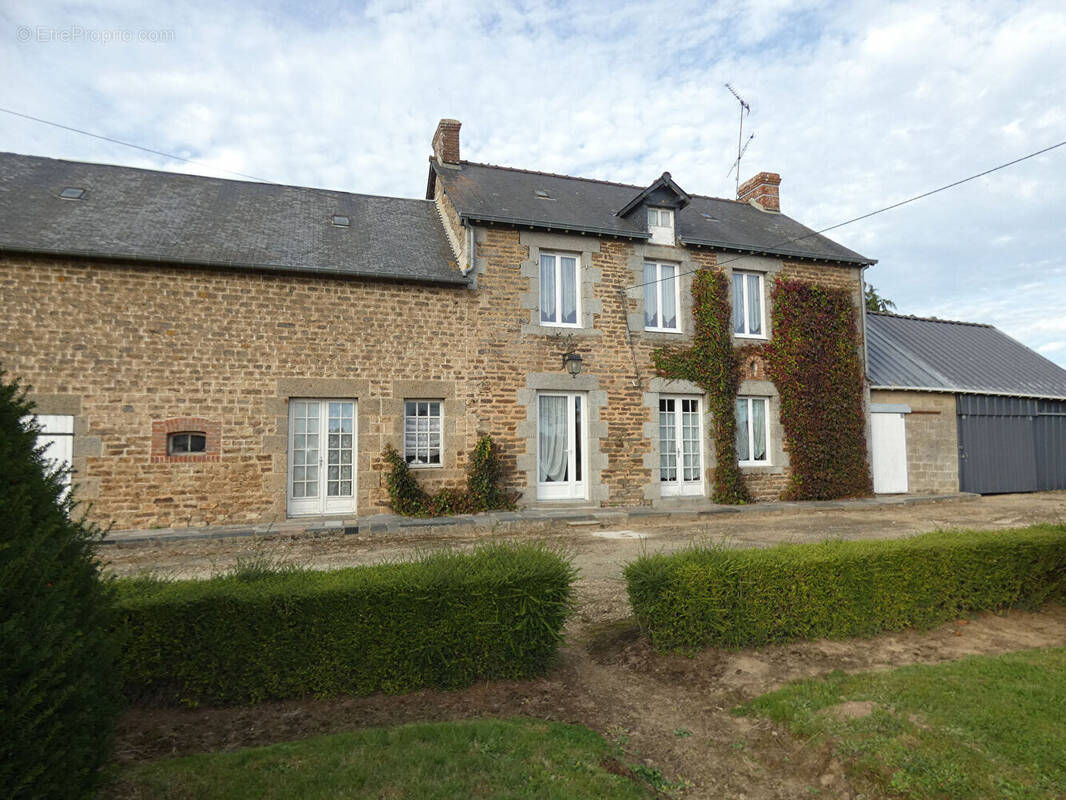 Maison à FOUGEROLLES-DU-PLESSIS