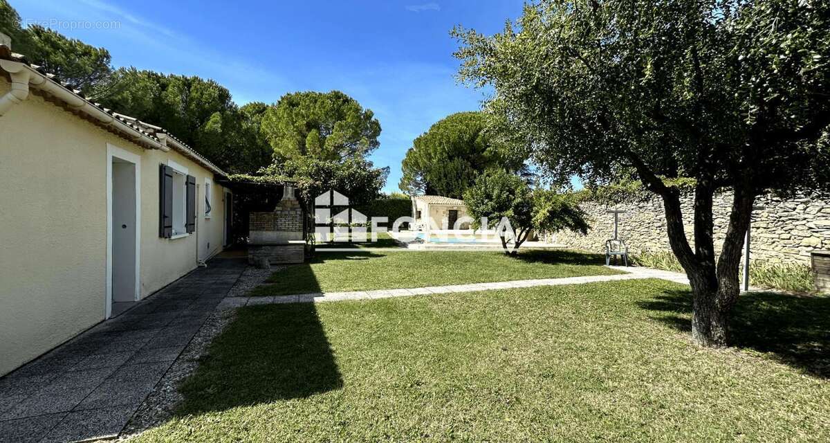 Maison à MONTAREN-ET-SAINT-MEDIERS