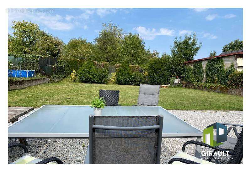 Appartement à VIEUX-CHARMONT