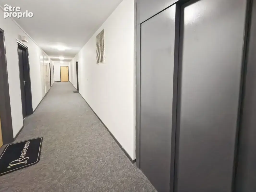  f1 meublé de 33,53 m² avec balcon, parking & cave — olivet - photo 8