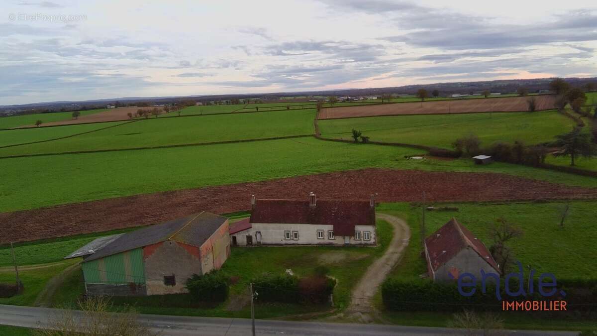 Propriété de campagne de 7 pièces (210 m²) en vente à COULEUVRE - photo 2