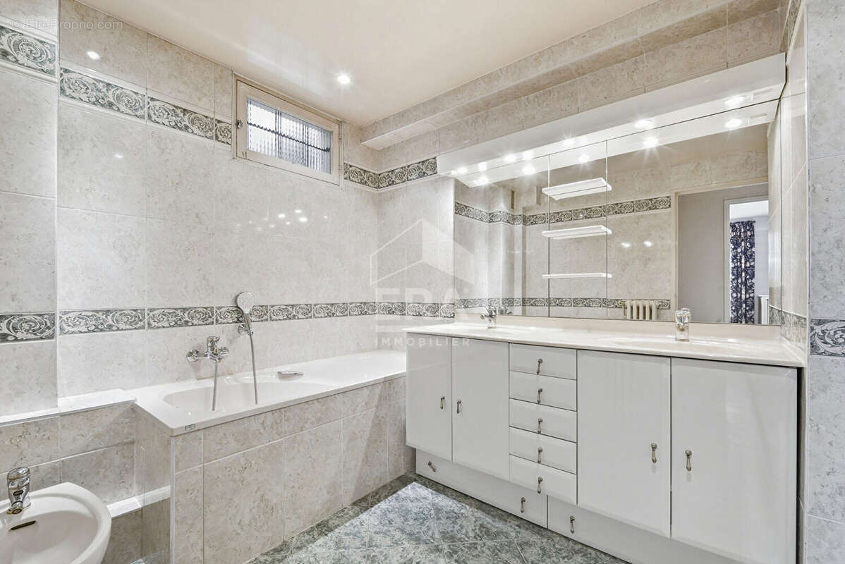 Appartement à PARIS-12E