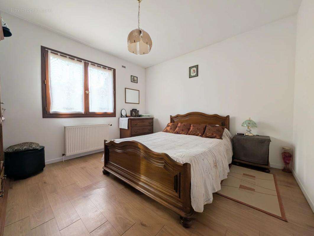 Maison à LES CLAYES-SOUS-BOIS