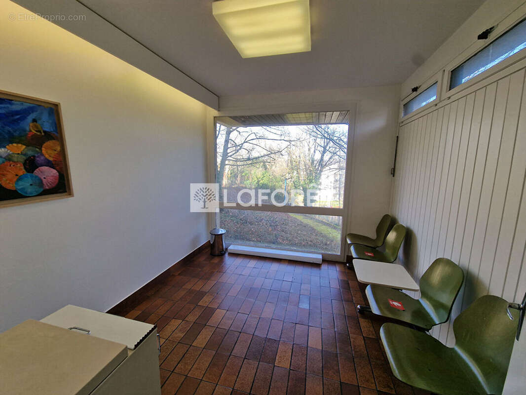 Commerce à ONET-LE-CHATEAU