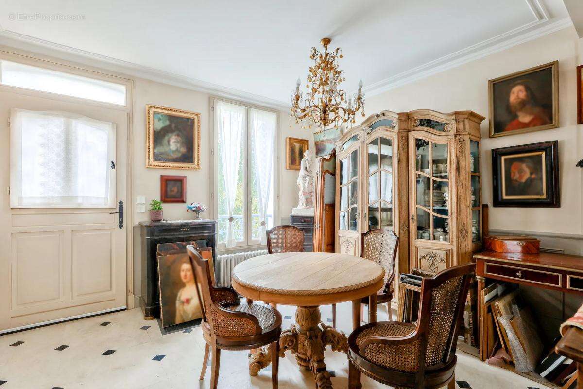 Maison à VILLENEUVE-LA-GARENNE