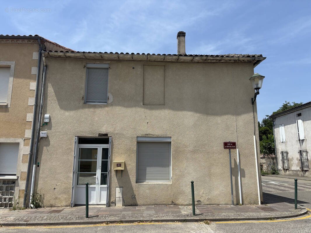 Appartement à VIRAZEIL