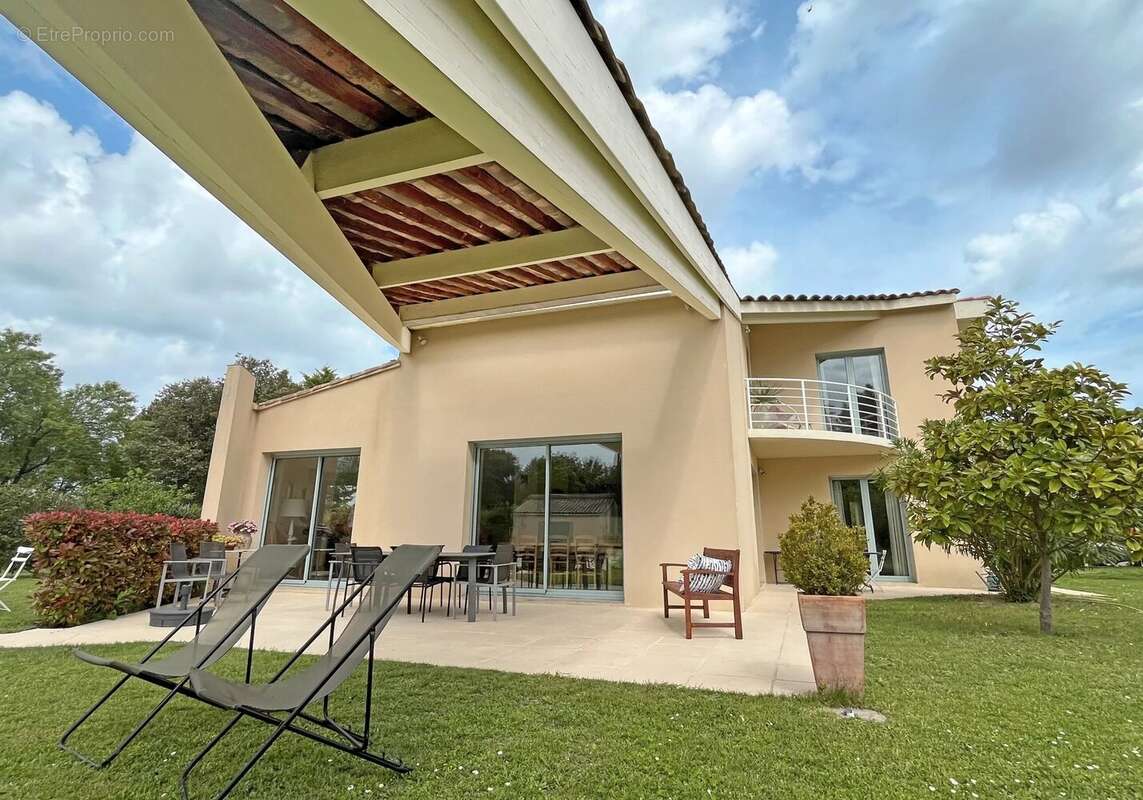 Maison à L'ISLE-SUR-LA-SORGUE