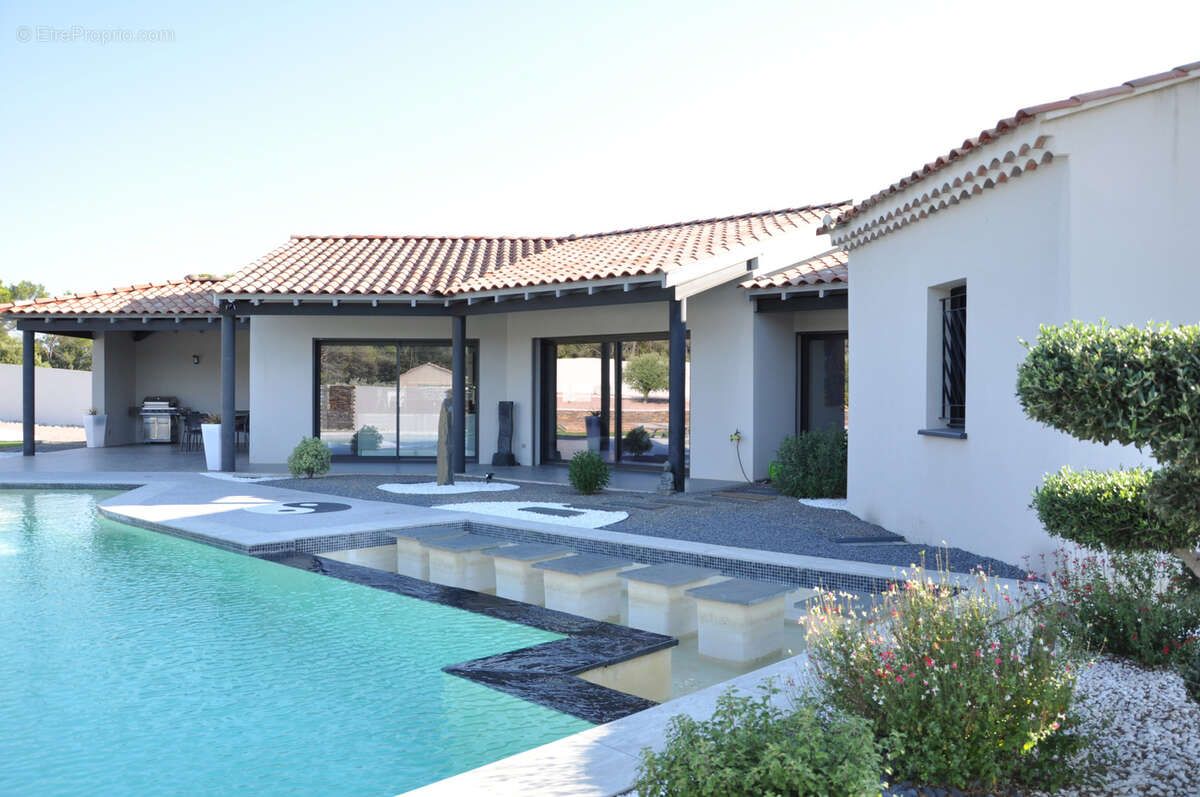 Maison à SAINTE-CECILE-LES-VIGNES