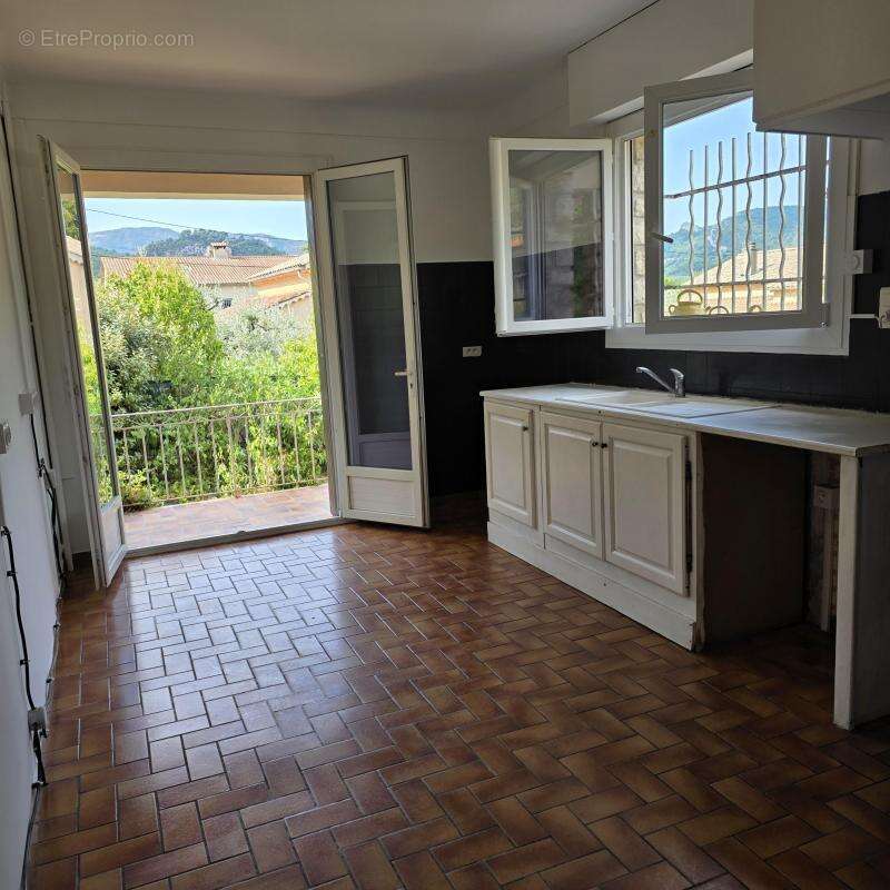Spacieuse maison avec un joli terrain - photo 5