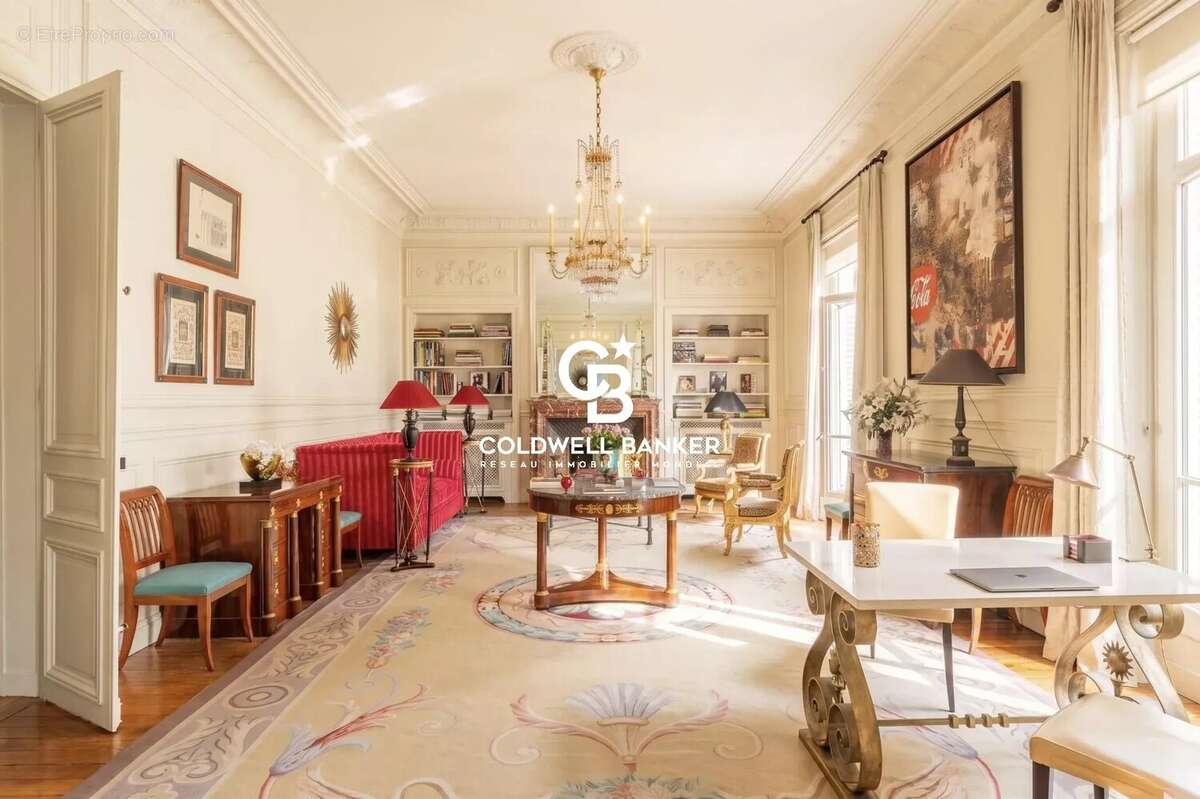 Appartement à PARIS-16E