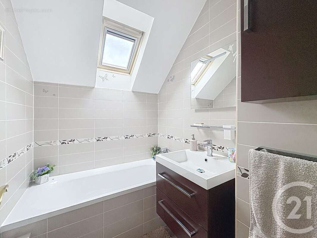 Maison à COMBS-LA-VILLE