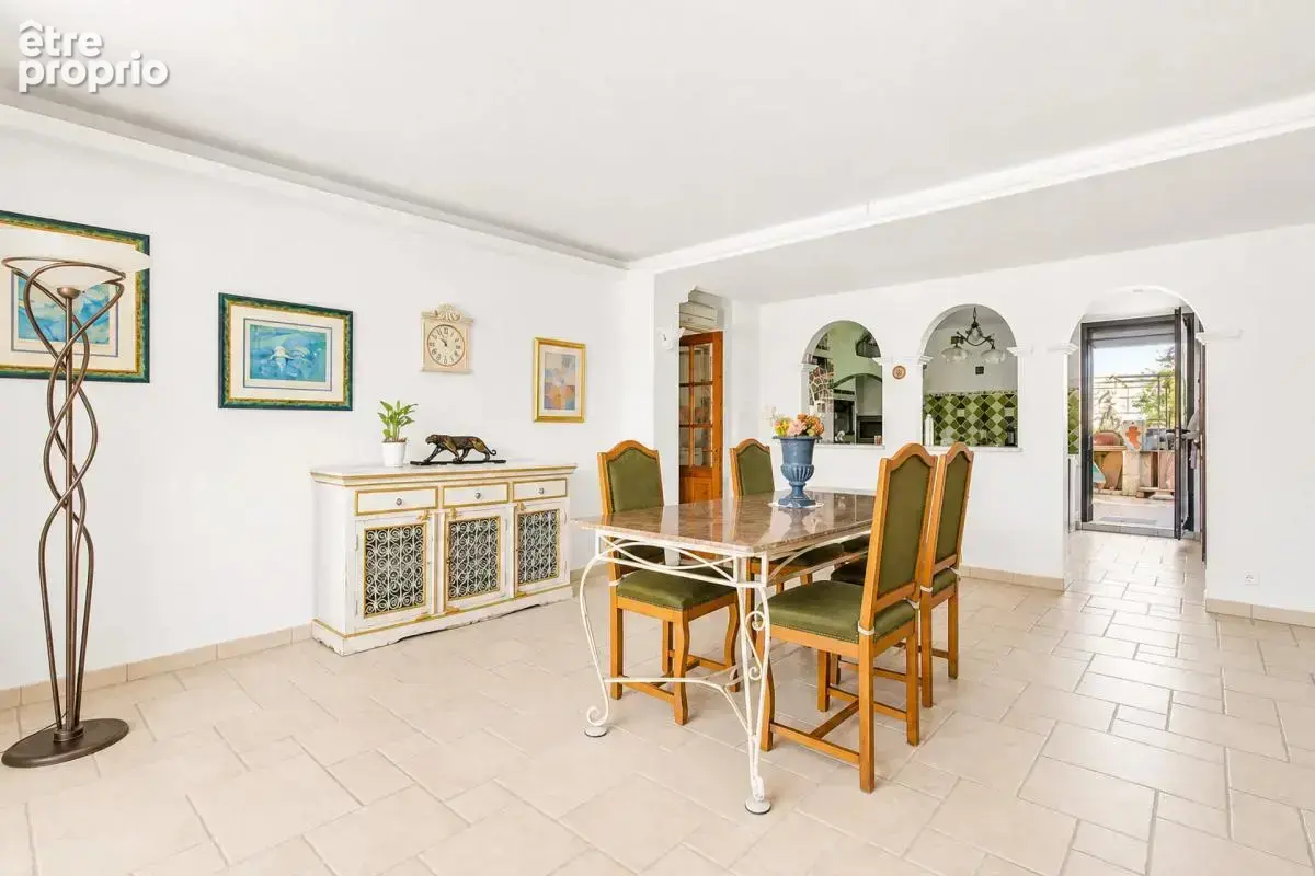 Maison 7 pièces de 238 m² à Gignac-la-Nerthe - photo 4