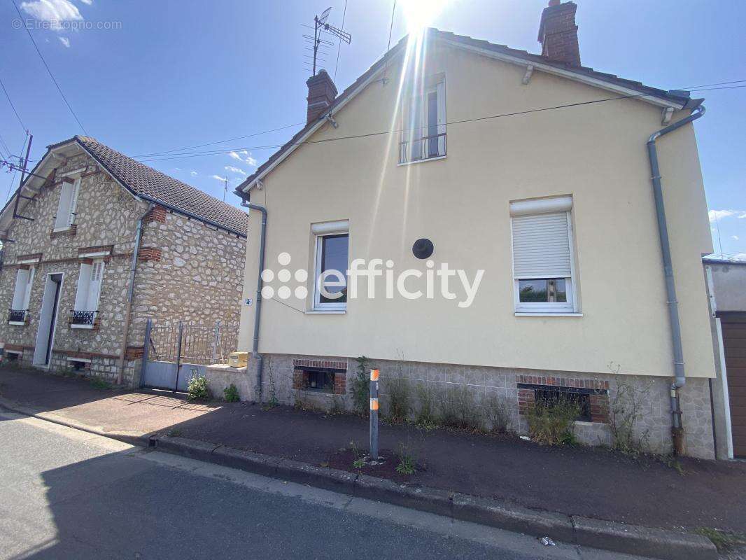 Maison à CHALETTE-SUR-LOING