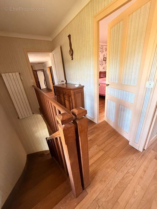 Maison en pierre de 126m², 4 chambres, avec grange 65 000 € - photo 7
