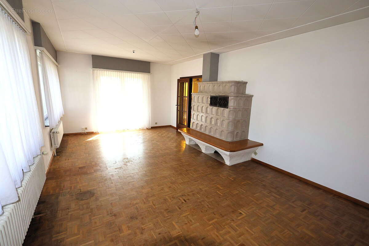 Maison à VILLAGE-NEUF