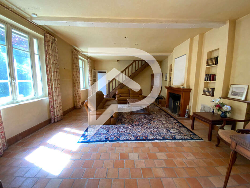 Maison à SAINT-REMY-L&#039;HONORE