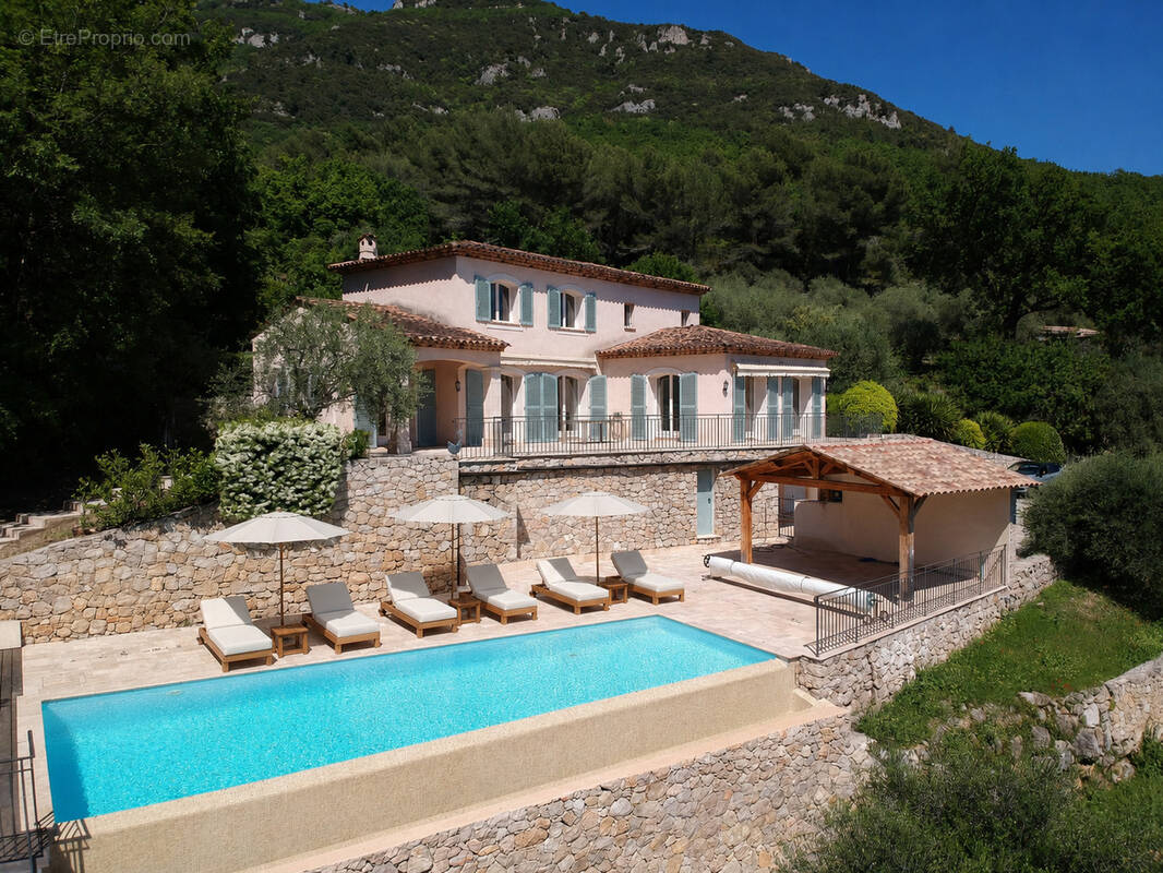 Maison à TOURRETTES-SUR-LOUP