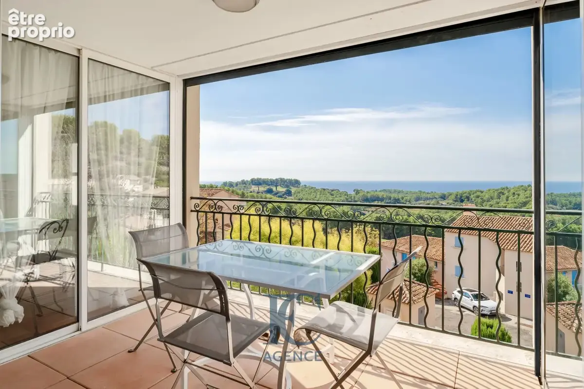 Photo Appartement à Saint-Cyr-Sur-Mer au prix de 399 000€