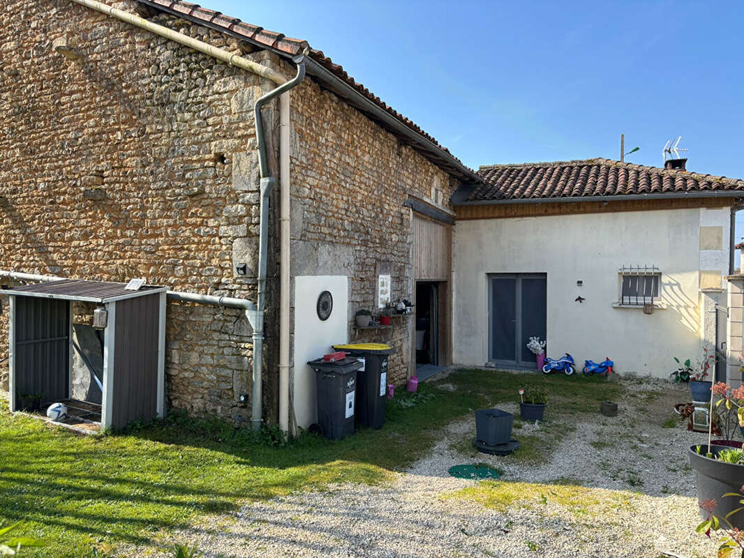 Maison à GENOUILLE