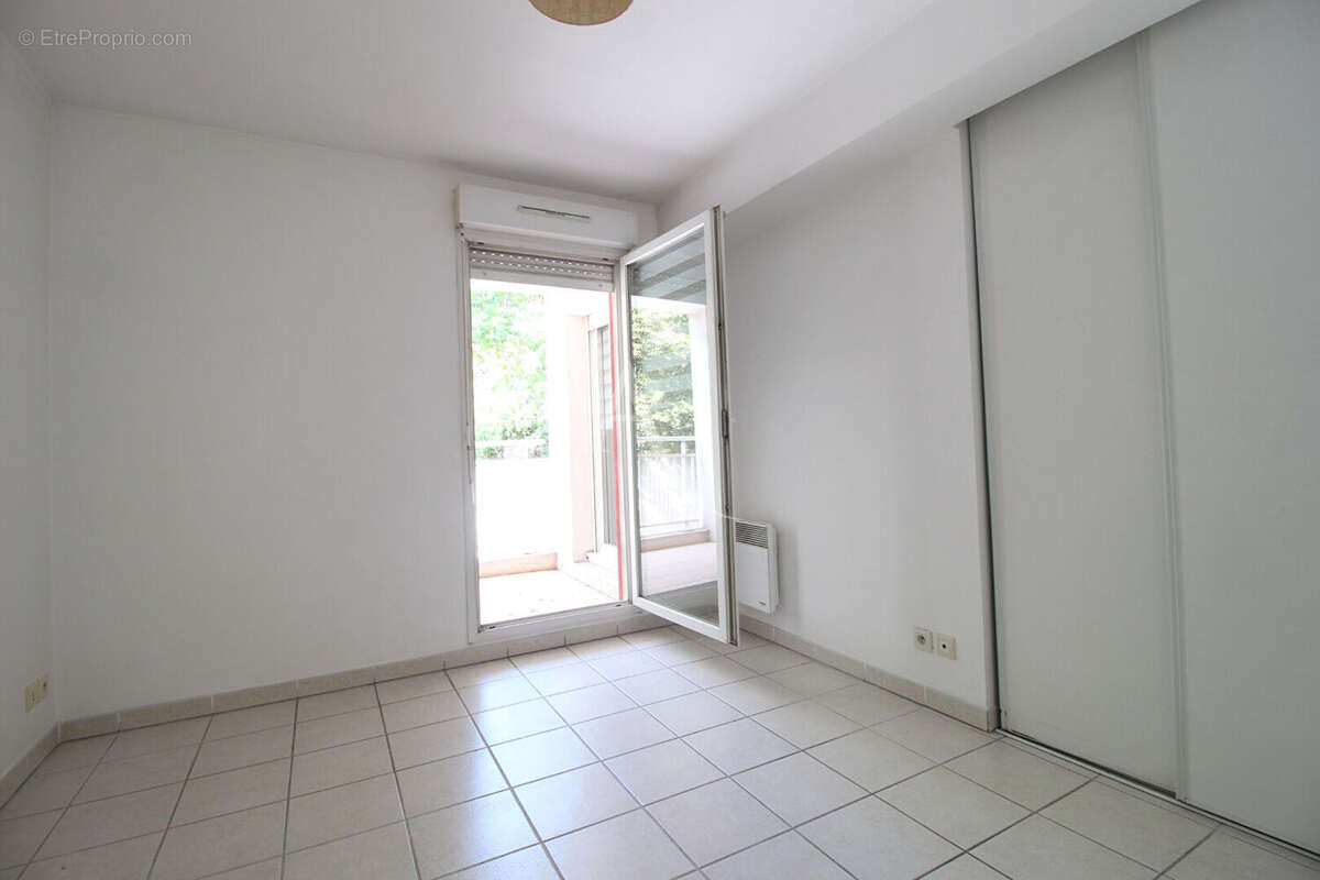 Appartement à MARSEILLE-4E