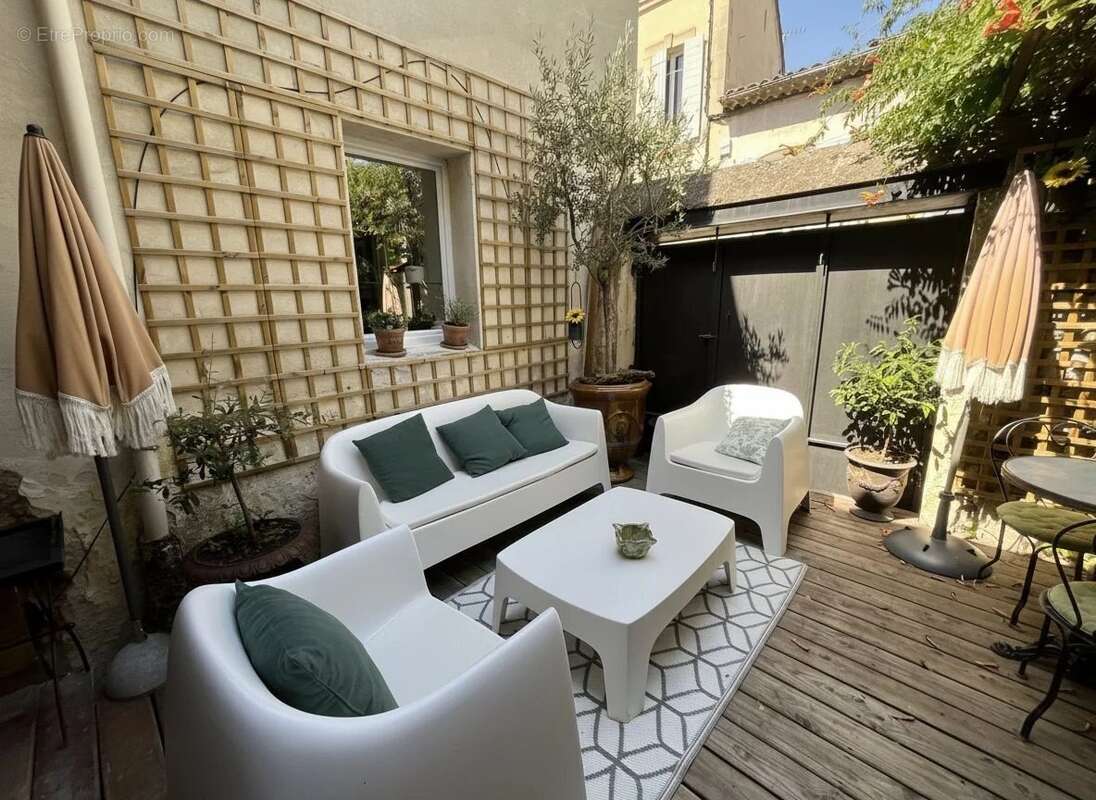 Maison à LA ROQUE-D'ANTHERON