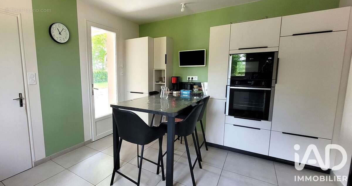 Maison 151 m² à Saint-Denis-La-Chevasse  - photo 3