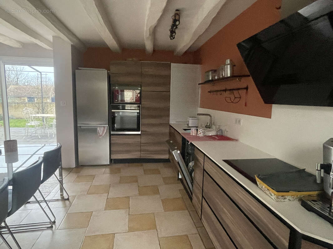 Maison à SAINT-GENEST-D'AMBIERE