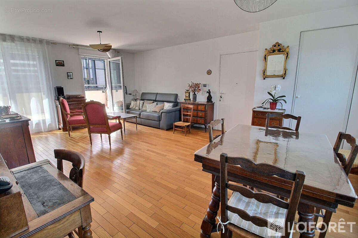 Appartement à LA GARENNE-COLOMBES