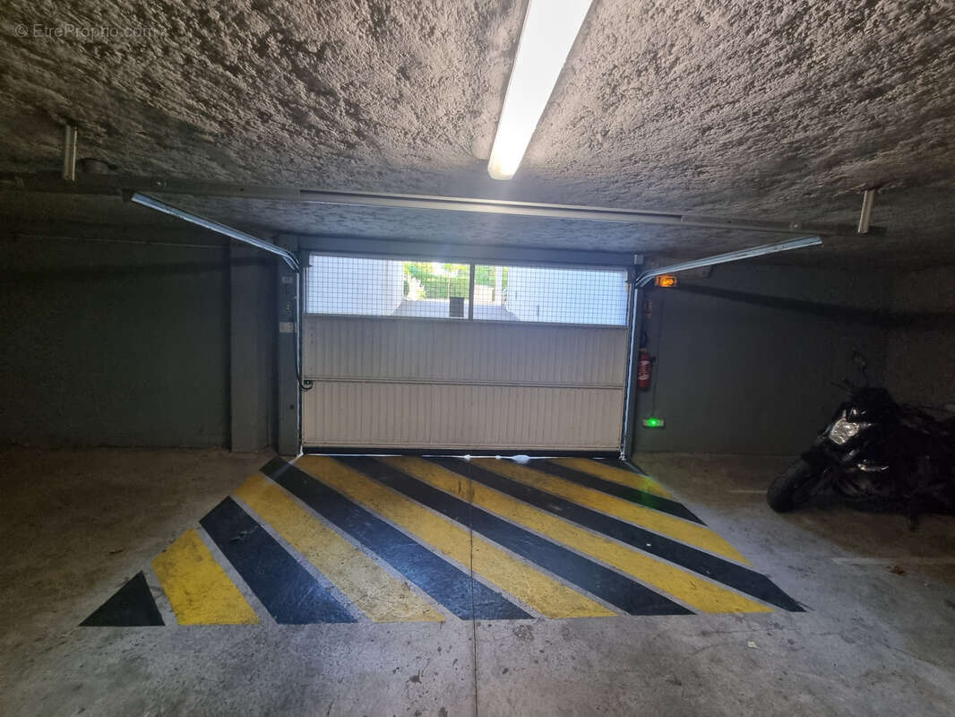 Parking à SOLLIES-PONT