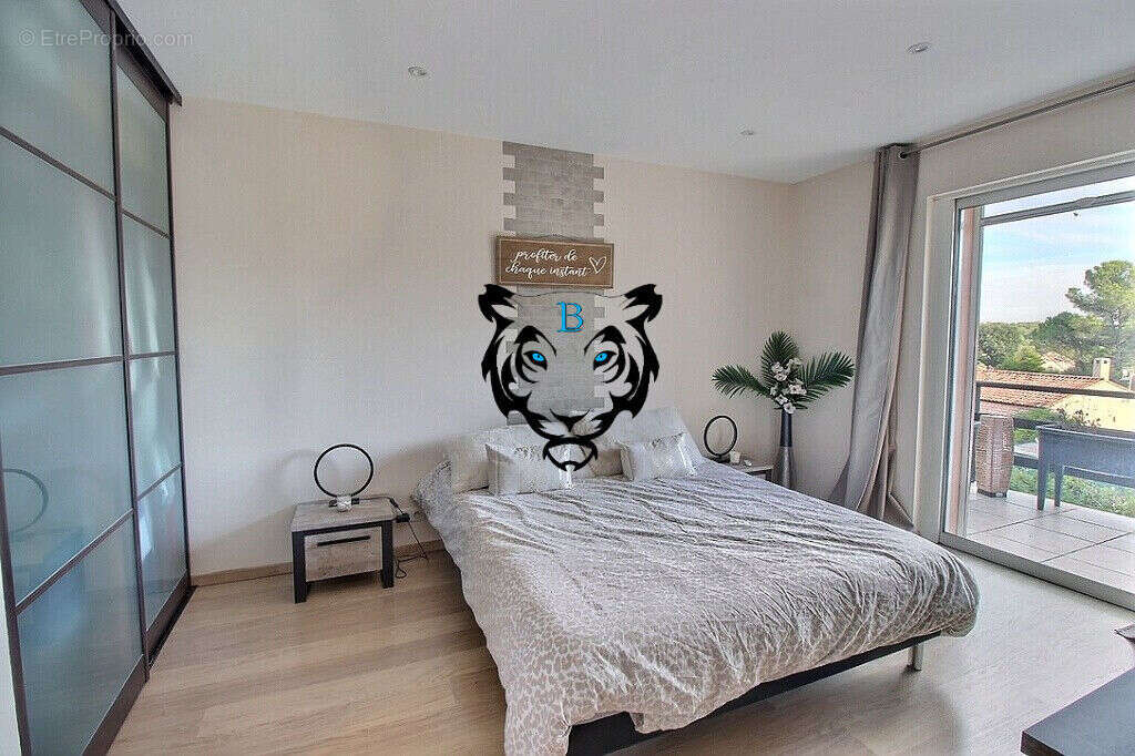 Maison à ROQUEBRUNE-SUR-ARGENS