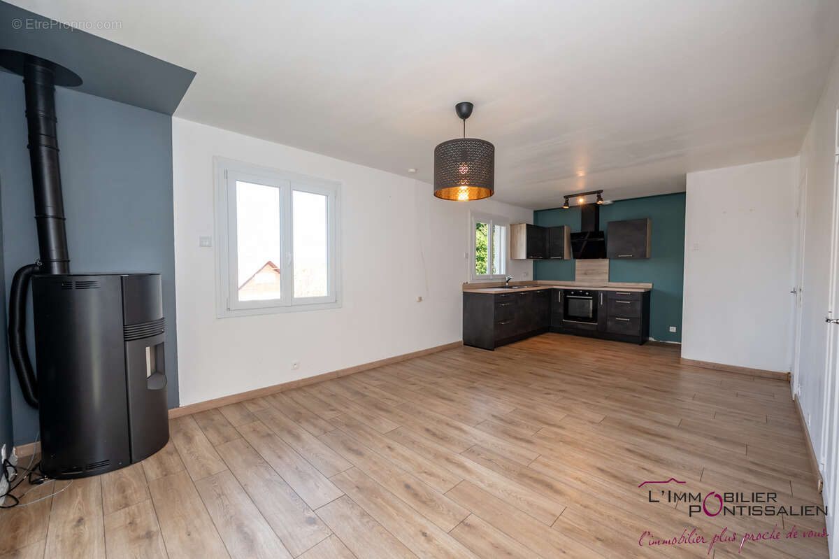 Maison LONGEVILLES-MONT-D' OR SUR 953 M2 de terrain arboré. - photo 2