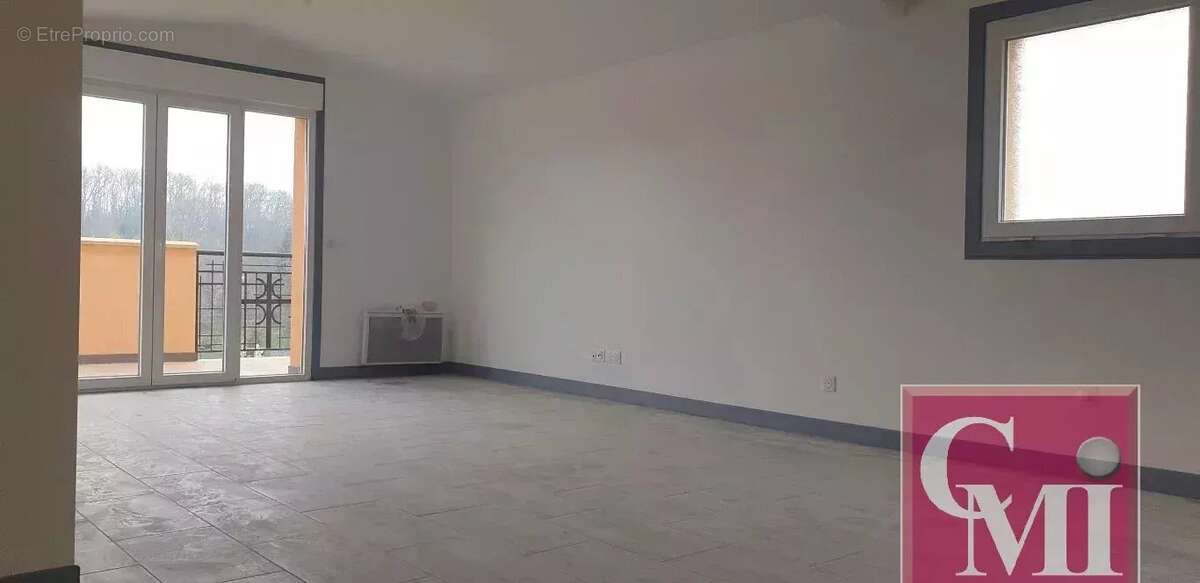 Bel appartement avec terrasse et cave - photo 2