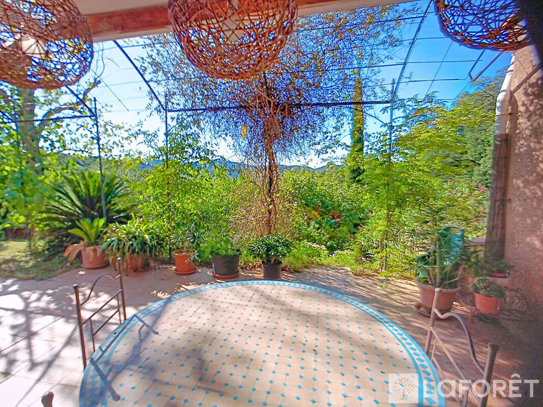 Maison à COLLOBRIERES