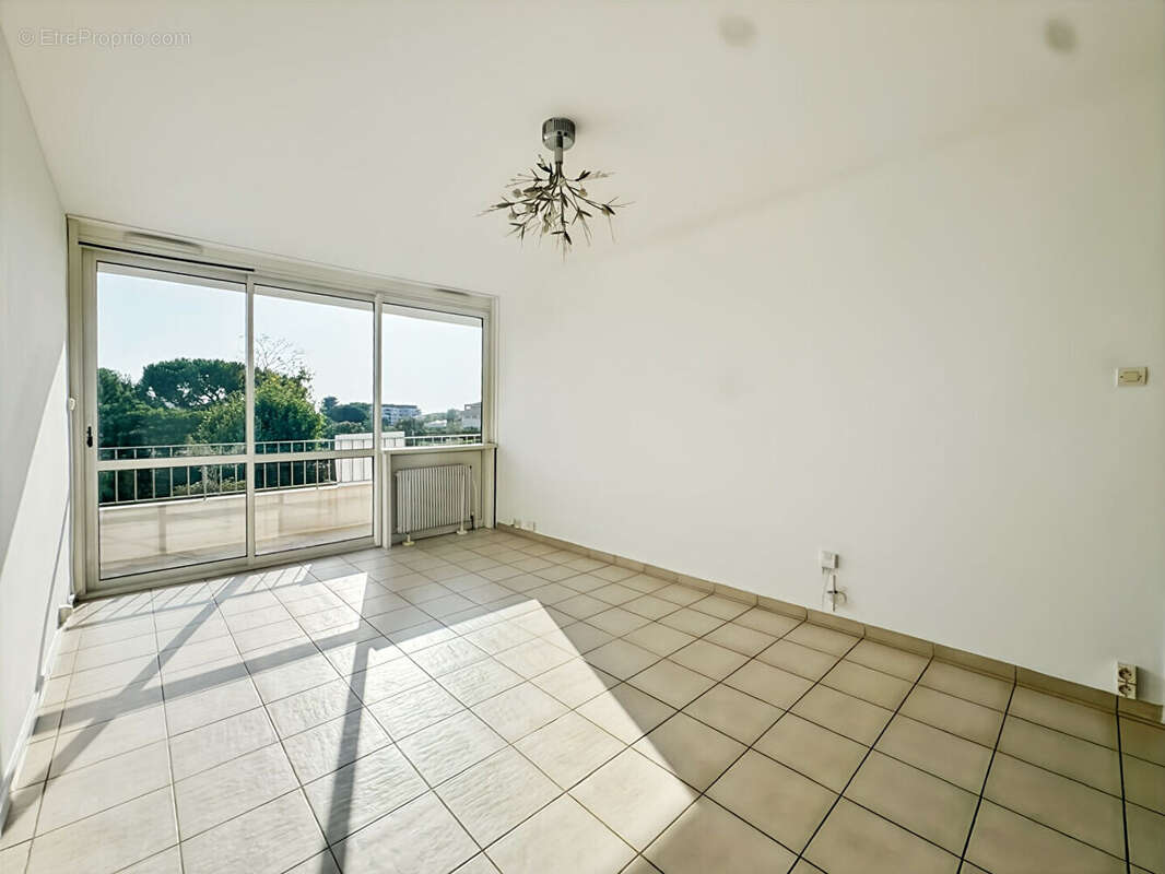 Appartement T3 54m² à vendre à Mazargues - MARSEILLE (13) 179 000 - photo 2