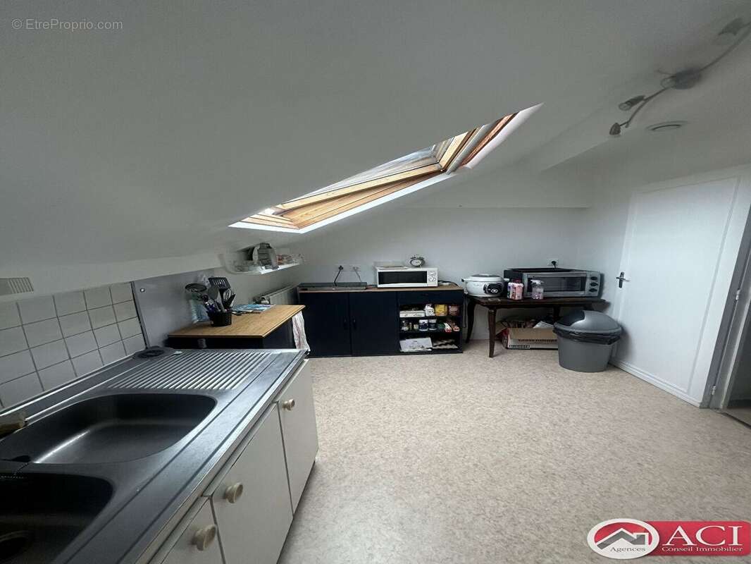 Bornel gare sur place , Immeuble de 4 appartements - photo 4