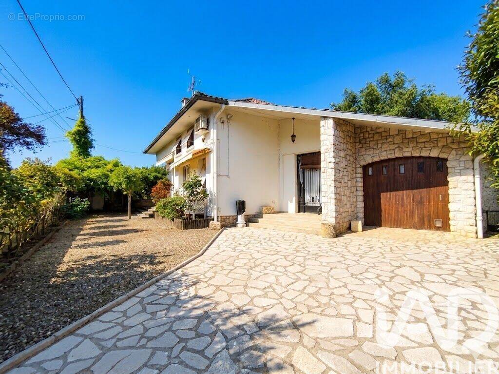 Photo 1 - Maison à VIC-FEZENSAC