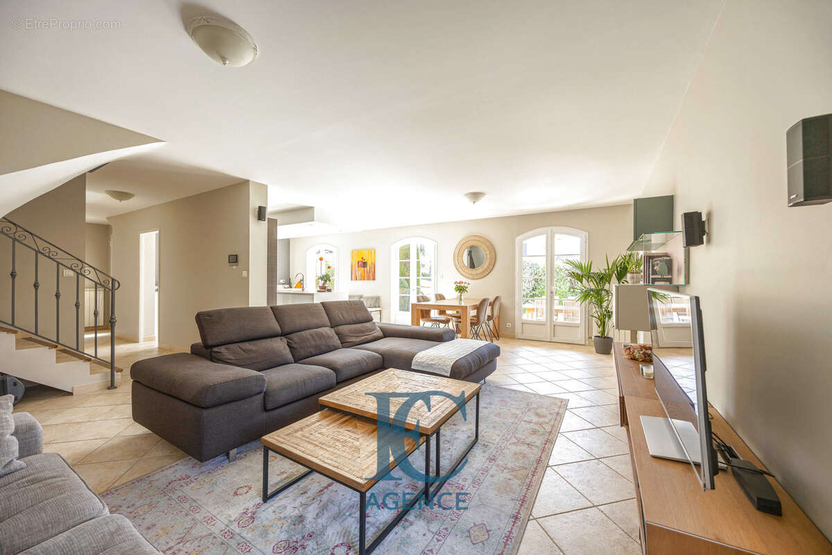 Maison à SAINT-CYR-SUR-MER