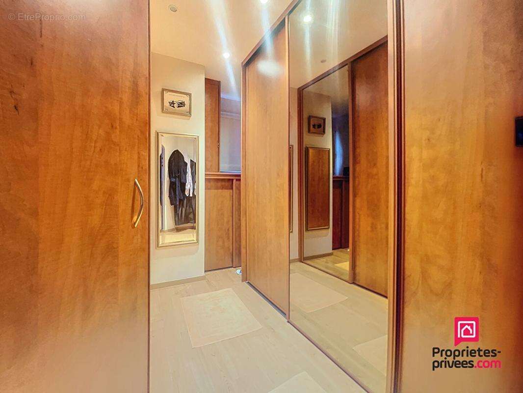 Maison à SAINT-COSME-EN-VAIRAIS