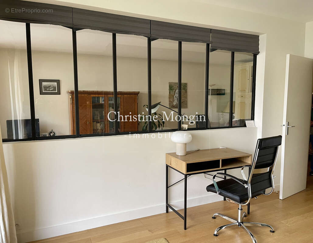 Appartement à NEUILLY-SUR-SEINE