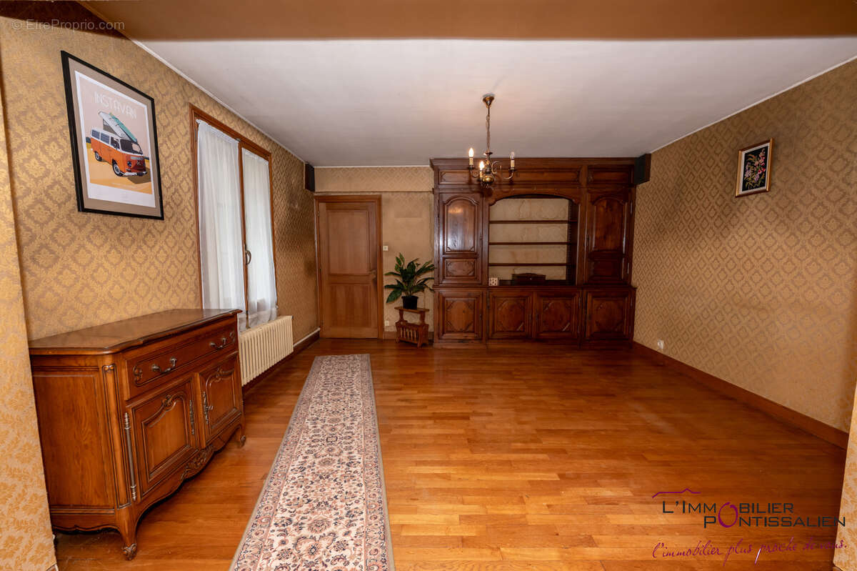 MAISON DE 208 m2 SUR 733 m2- Proche frontière - photo 10