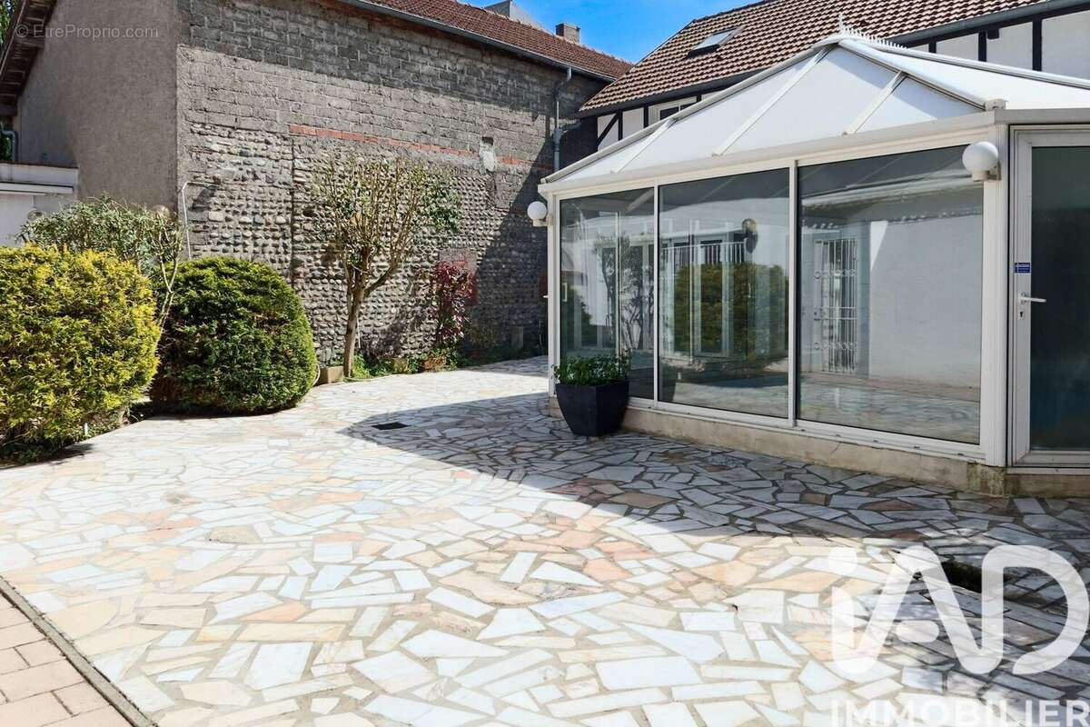 Maison 230 m² à Bazet  - photo 4