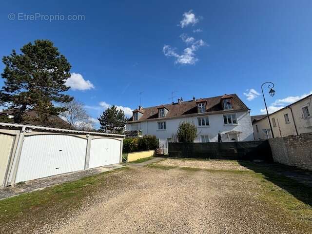 Appartement à LAMORLAYE