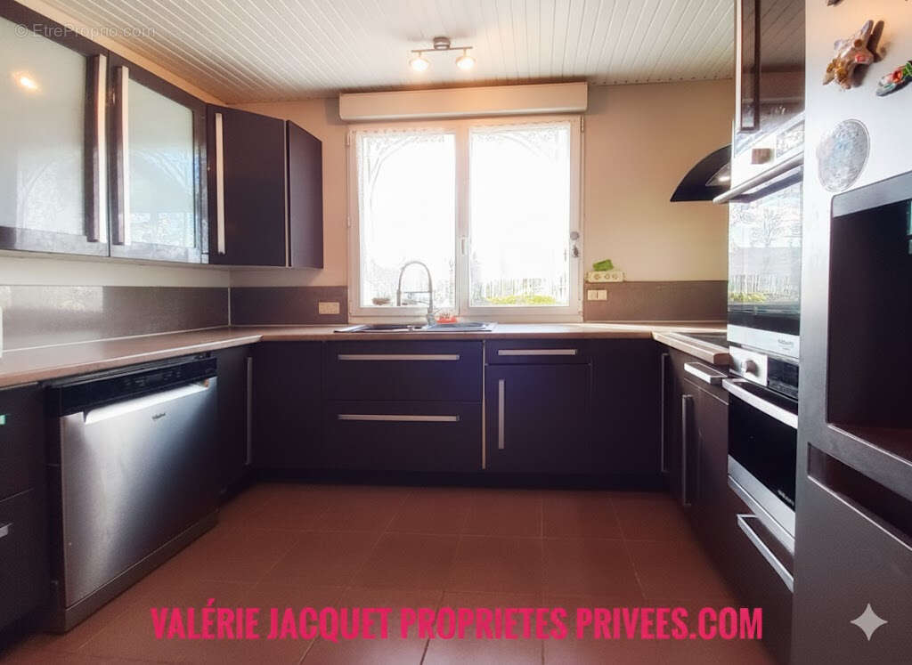 Maison à LA ROCHE-CHALAIS