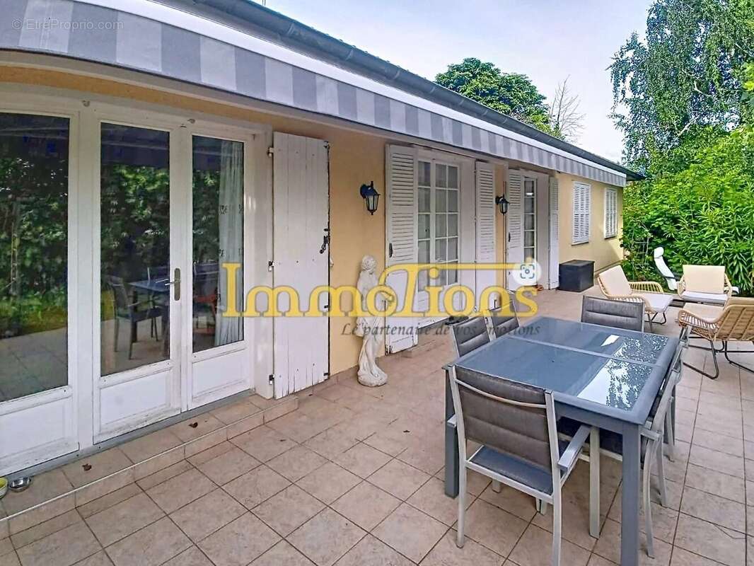 Maison à SAINT-LATTIER