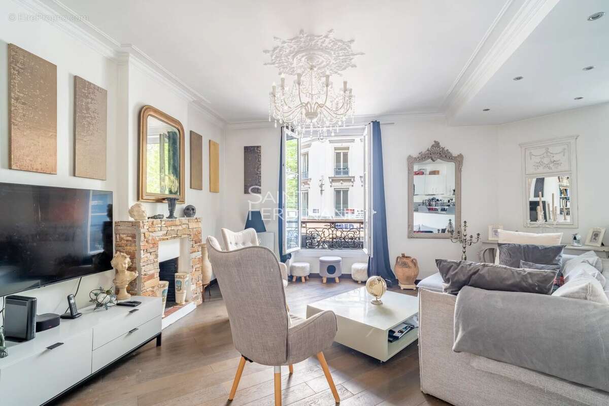 Appartement à PARIS-17E